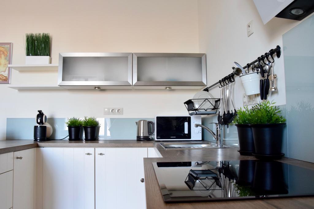 Luxury Apartment by Hi5 - Király street Suite Budapeste Exterior foto