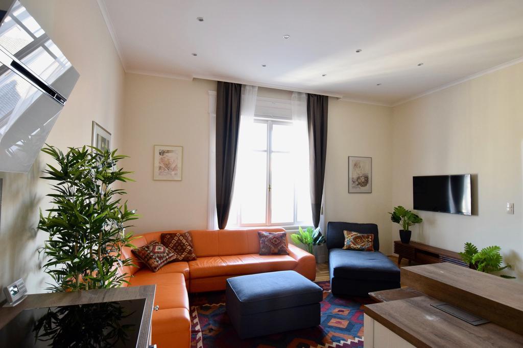 Luxury Apartment by Hi5 - Király street Suite Budapeste Exterior foto