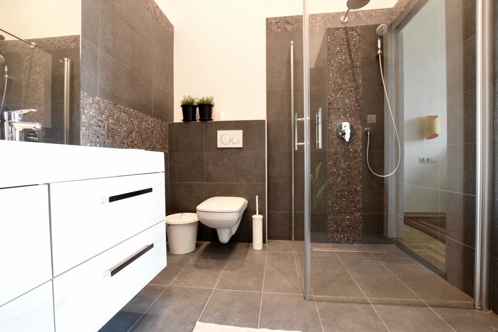 Luxury Apartment by Hi5 - Király street Suite Budapeste Exterior foto