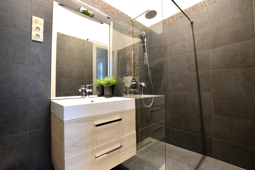 Luxury Apartment by Hi5 - Király street Suite Budapeste Exterior foto