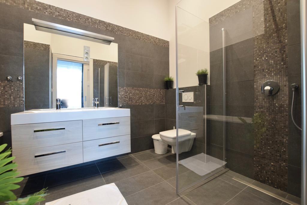 Luxury Apartment by Hi5 - Király street Suite Budapeste Exterior foto